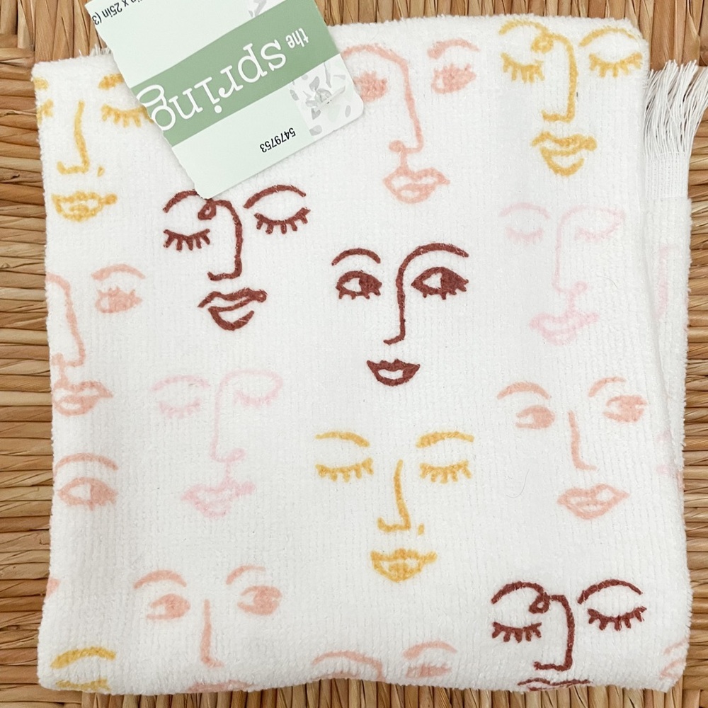 Minimalist hand towel